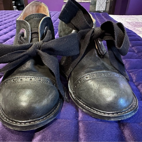 Fluevog East End Templeton Single Eyelet Lace-Up Shoe in Black 🖤 - Picture 3 of 11